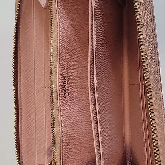 💥Host Pick💥 Prada Saffiano Long Wallet - Picture 6 of 9